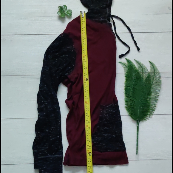 *💖 2/$15 or 4/$25, two tone hooded long sleeve shirt - Picture 2 of 12